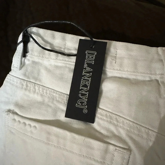 BLANKNYC The Perry - white cuffed shorts. - Picture 5 of 6